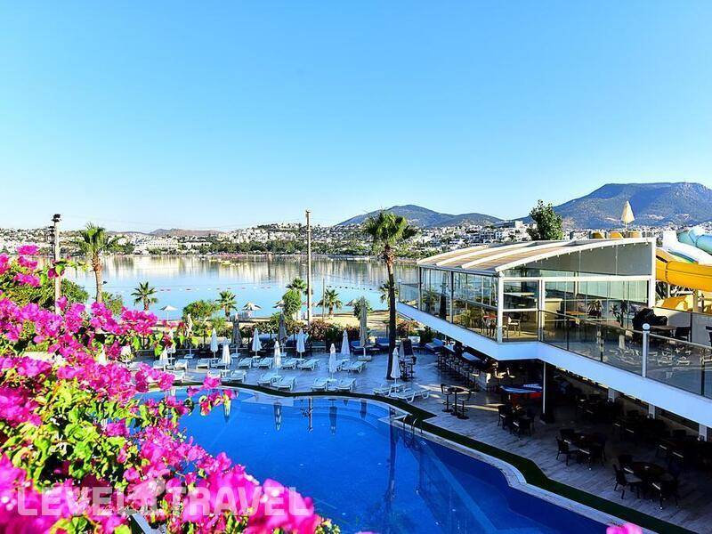 Фотография Tropicana Beach Hotel