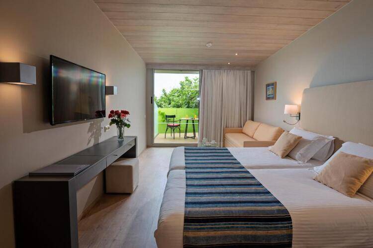 Kyma Suites Beach Hotel