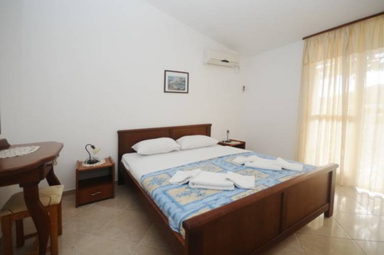 Jelena Apt
