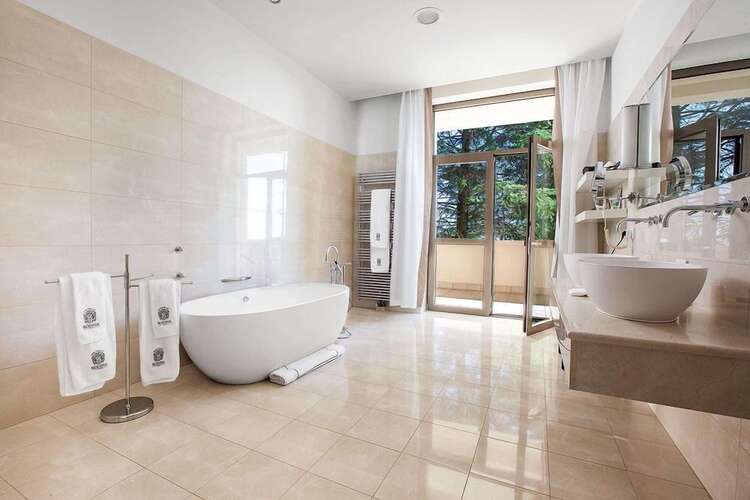 Rodina Grand Hotel & Spa (Родина Гранд Отель И Спа)