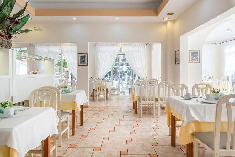 Porfi Beach Hotel
