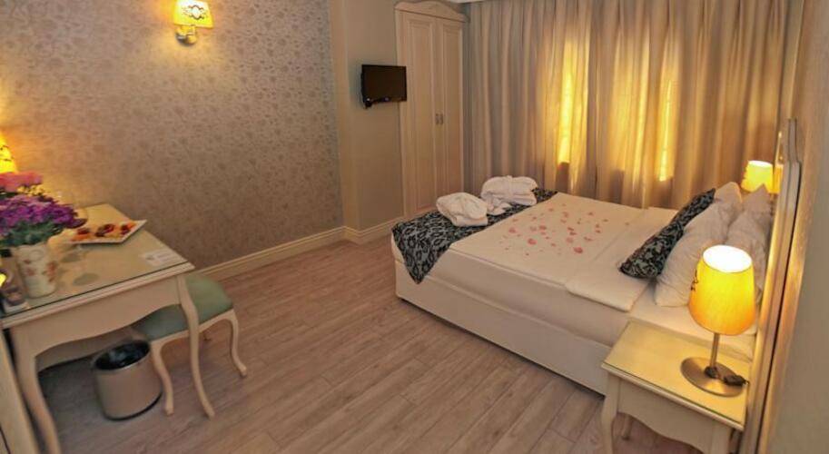 Raymond Hotel