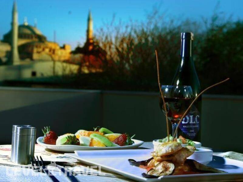 Фотография Raymond Hotel