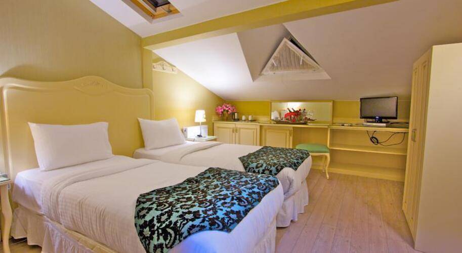 Raymond Hotel