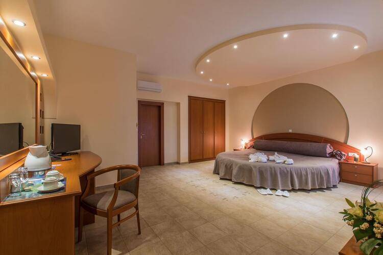 Alexandros Palace Hotel & Suites