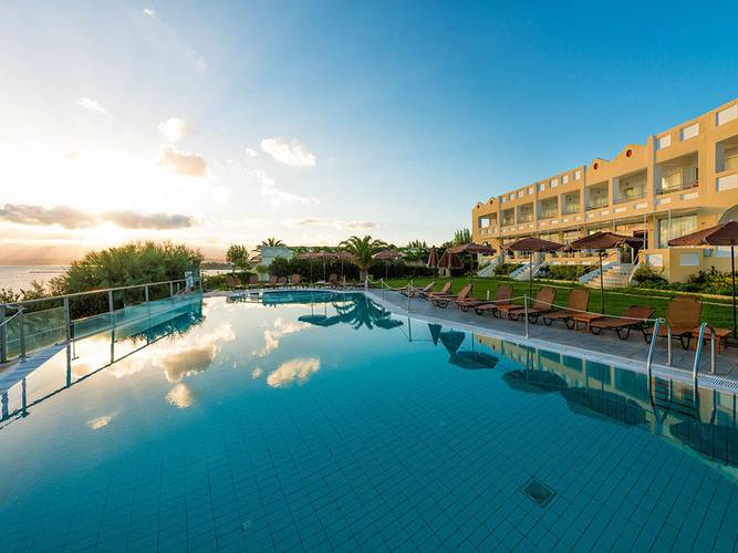 Niforeika Beach Hotel & Bungalows