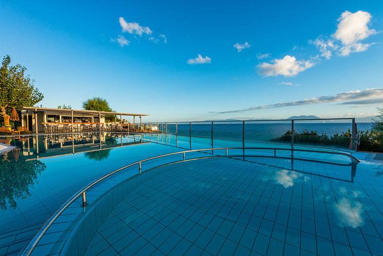 Niforeika Beach Hotel & Bungalows