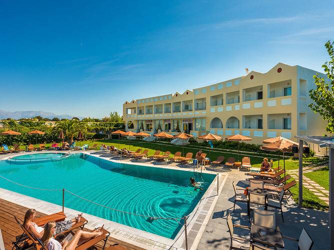 Niforeika Beach Hotel & Bungalows