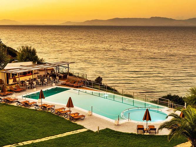 Niforeika Beach Hotel & Bungalows
