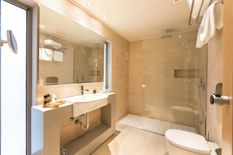 Eden Roc Resort Hotel & Bungalows