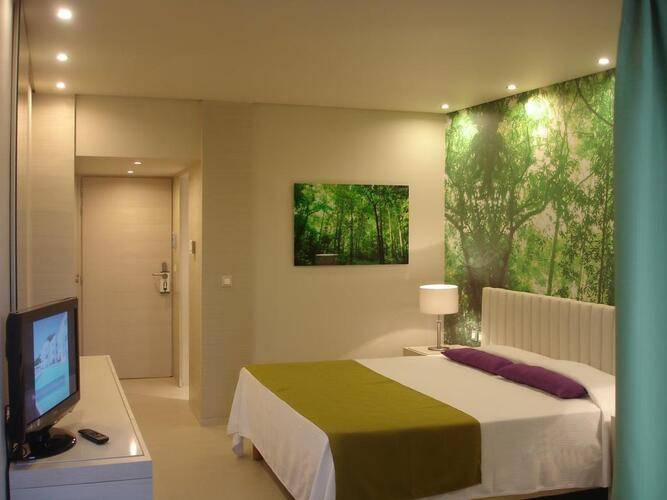 Eden Roc Resort Hotel & Bungalows