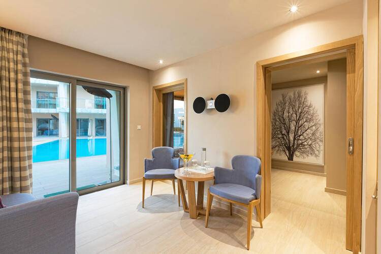 Eden Roc Resort Hotel & Bungalows