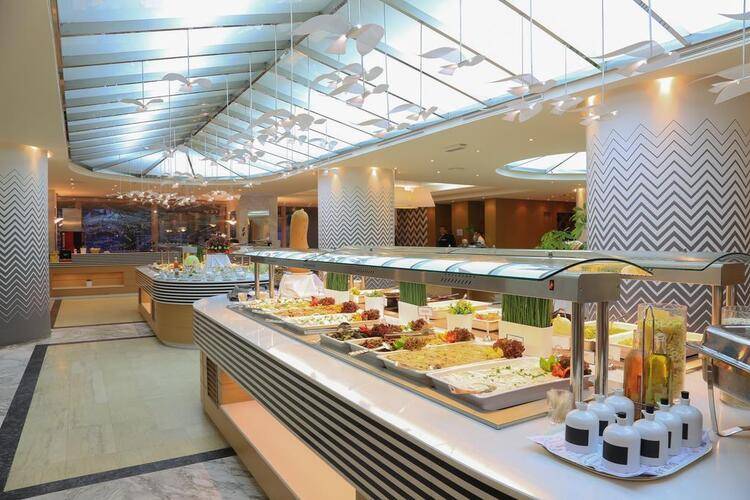 Eden Roc Resort Hotel & Bungalows