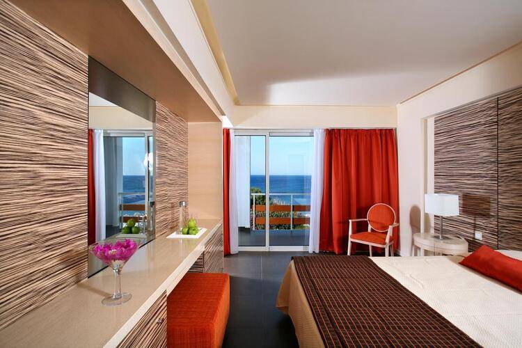 Eden Roc Resort Hotel & Bungalows