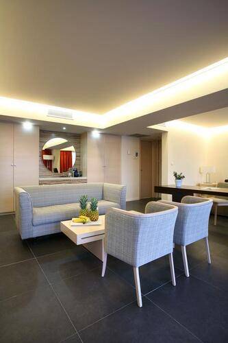 Eden Roc Resort Hotel & Bungalows