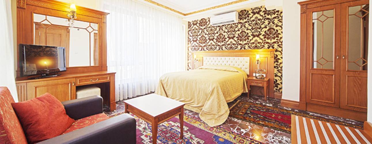 Lausos Hotel