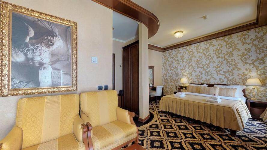 Cattaro Hotel