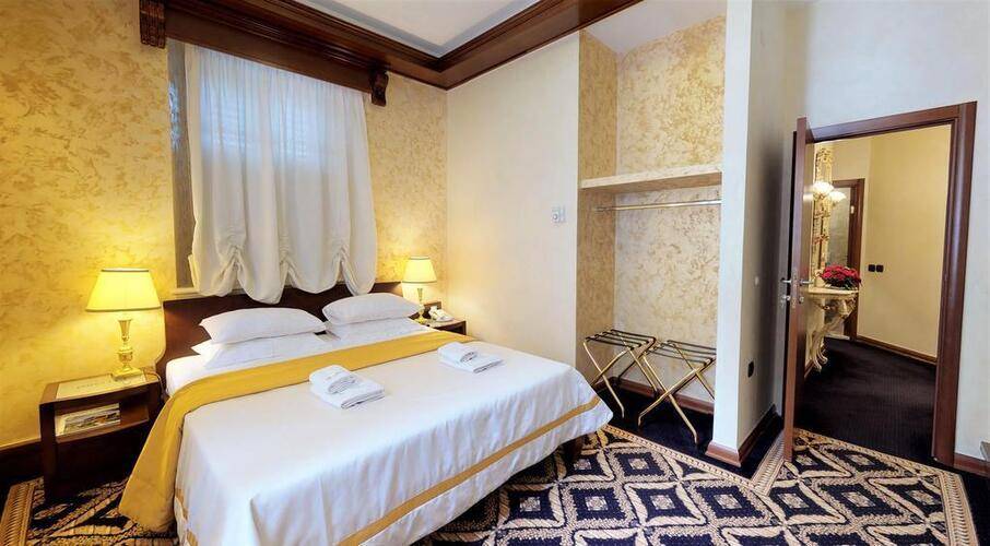 Cattaro Hotel