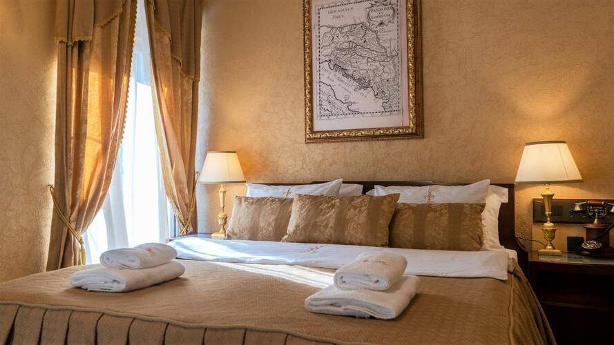 Cattaro Hotel