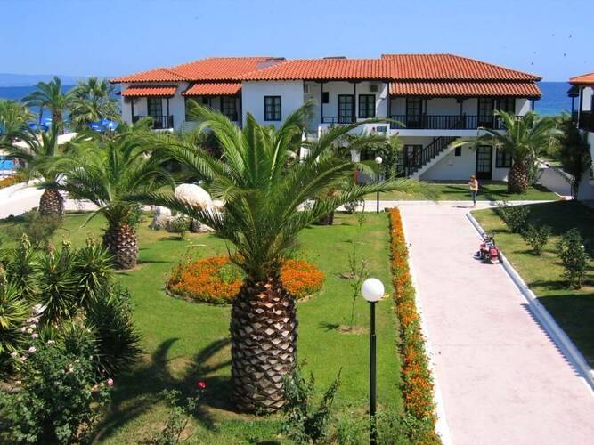 Bomo Assa Maris Beach