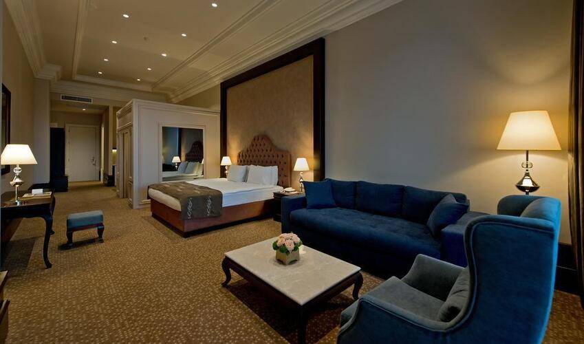Isfanbul Holiday Home & Suites (Ex.Vialand Palace Hotel)