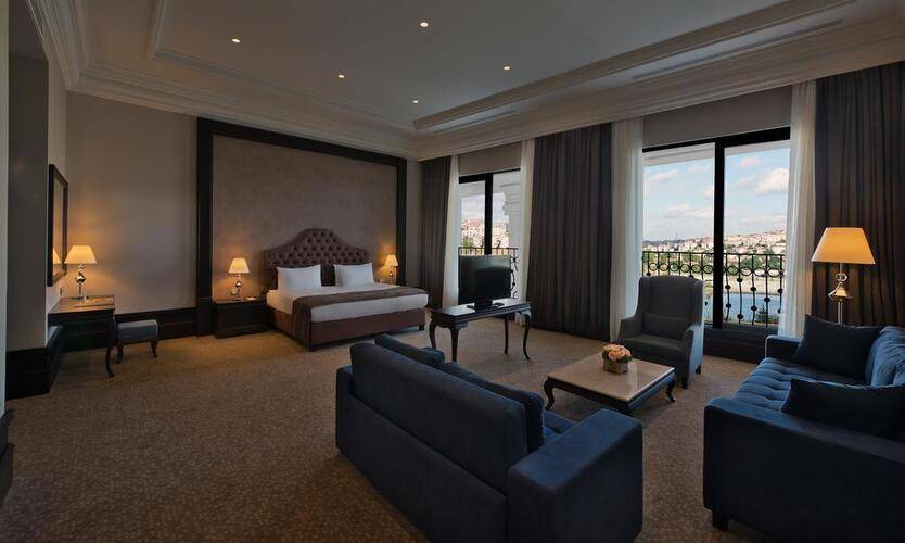 Isfanbul Holiday Home & Suites (Ex.Vialand Palace Hotel)