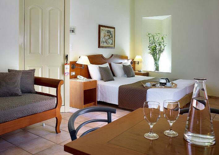 Elotis Suites