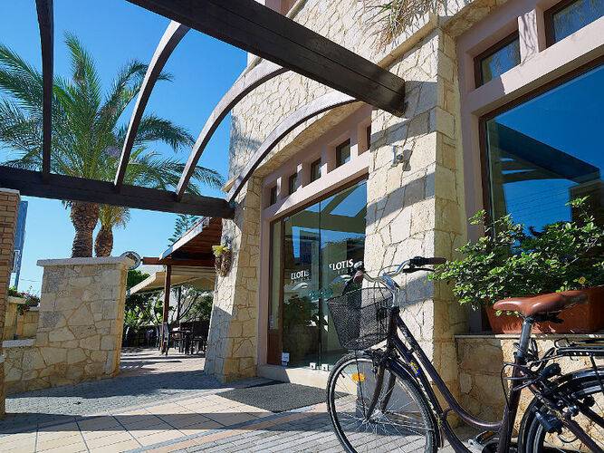Elotis Suites