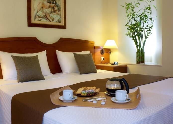 Elotis Suites