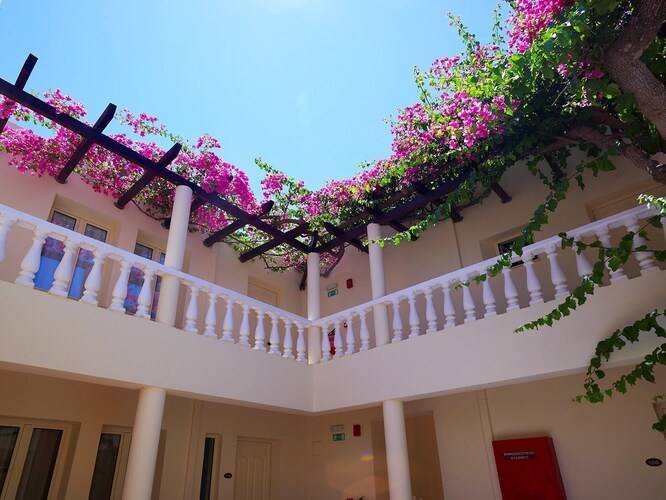 Elotis Suites
