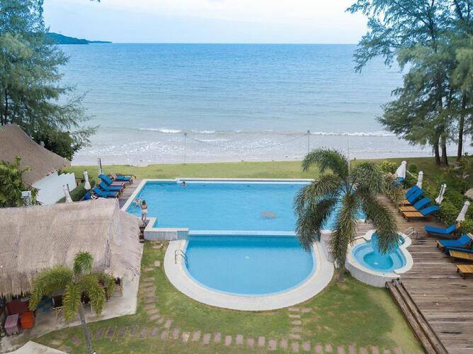Twin Bay Resort