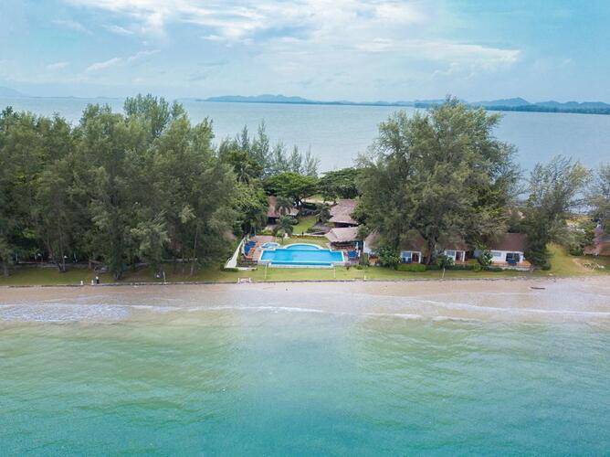 Twin Bay Resort