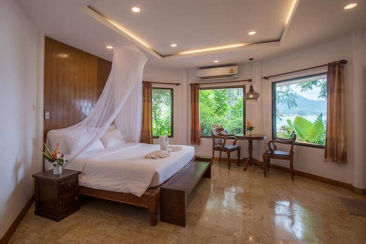 Twin Bay Resort