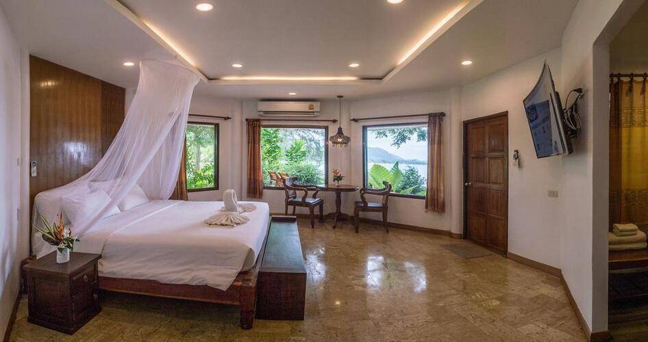 Twin Bay Resort