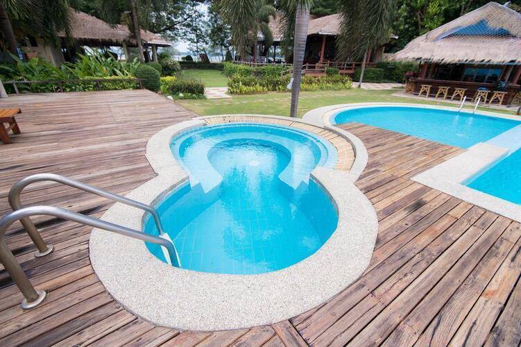 Twin Bay Resort