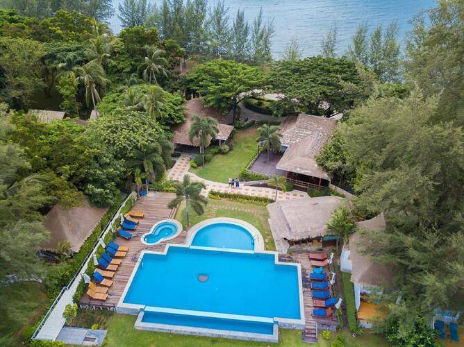 Twin Bay Resort