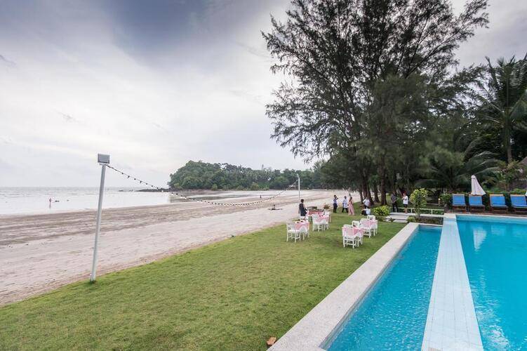 Twin Bay Resort