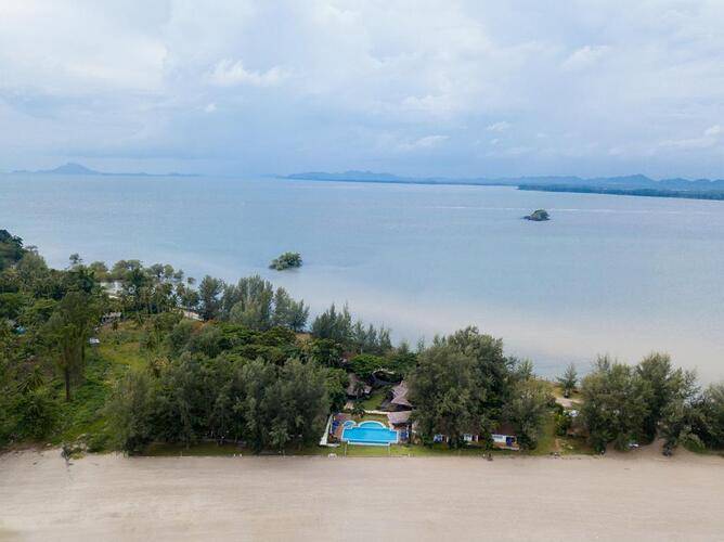 Twin Bay Resort