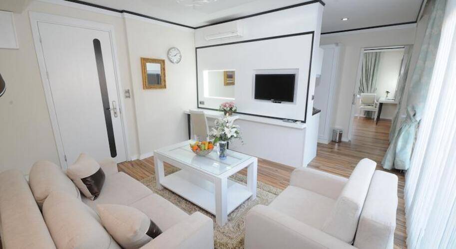 The Marions Suite