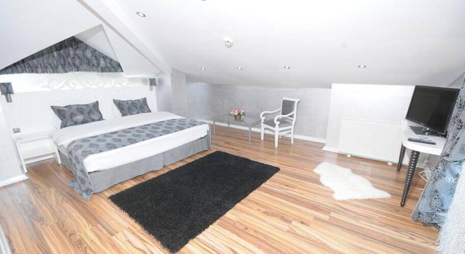 The Marions Suite
