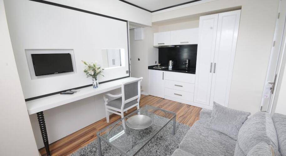 The Marions Suite