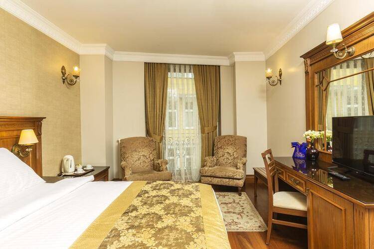 Acra Hotel