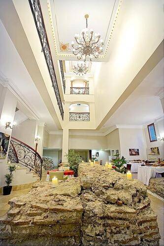 Acra Hotel