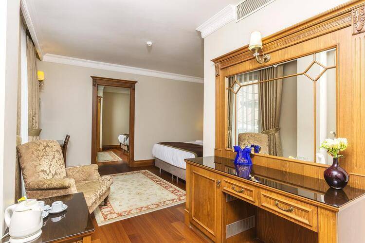 Acra Hotel