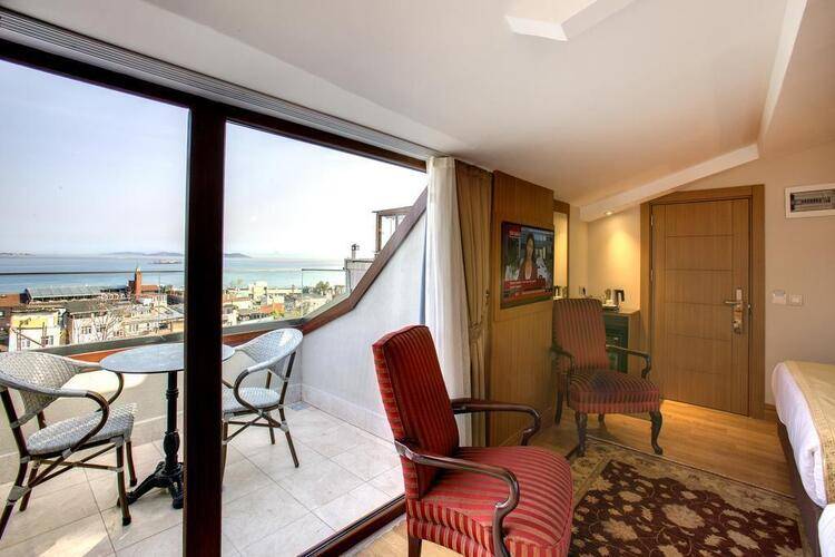 Acra Hotel