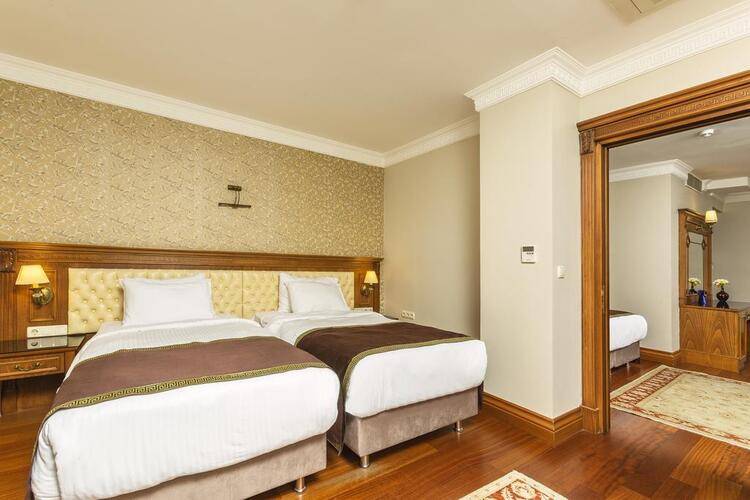 Acra Hotel