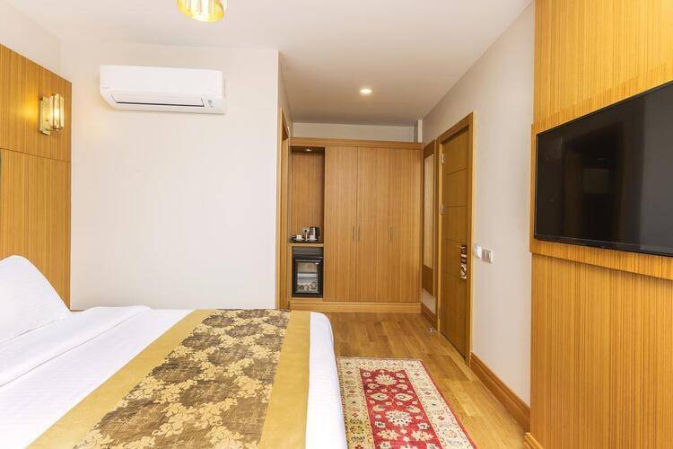 Acra Hotel