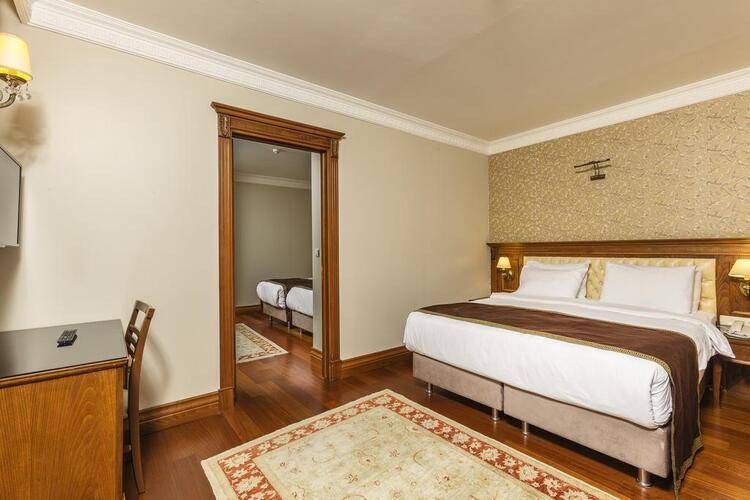 Acra Hotel