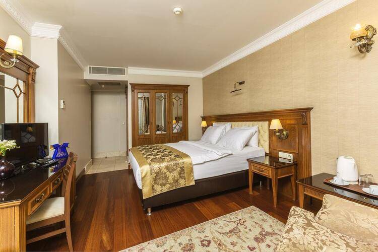 Acra Hotel