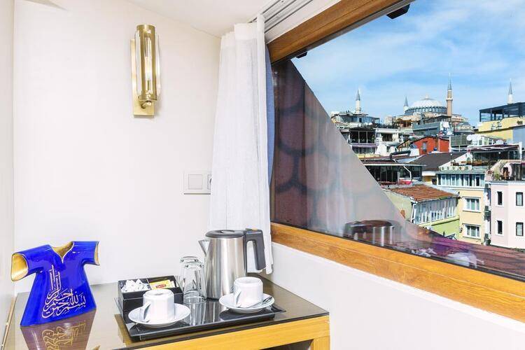 Acra Hotel